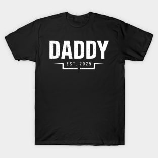 Daddy Est 2025 New Dad Gifts Soon be Dad First Fathers Day T-Shirt